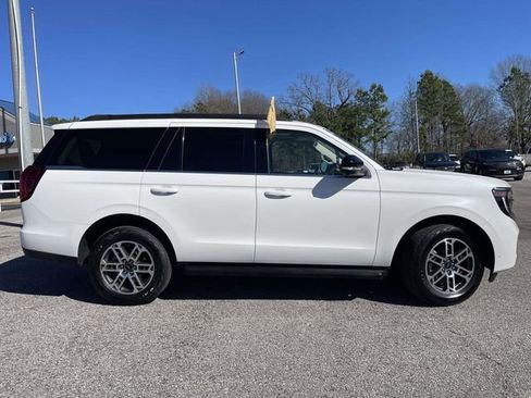 Certified 2025 Ford Expedition Active image 2