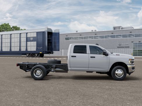 New 2026 RAM 3500 Tradesman w/ Chrome Appearance Group A AWD/4WD image 12