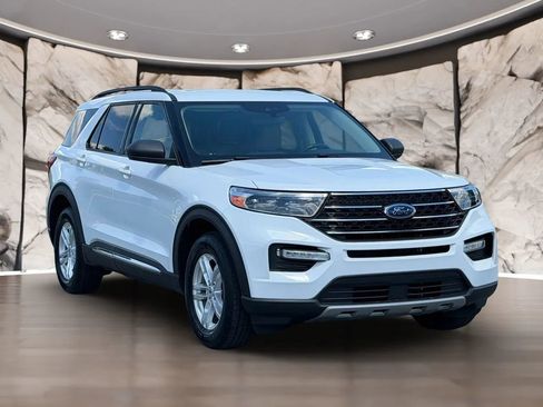 Used 2020 Ford Explorer XLT w/ Equipment Group 202A AWD/4WD image 3