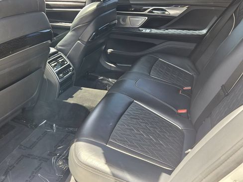 Used 2021 BMW 750i xDrive w/ Autobahn Package AWD/4WD image 11