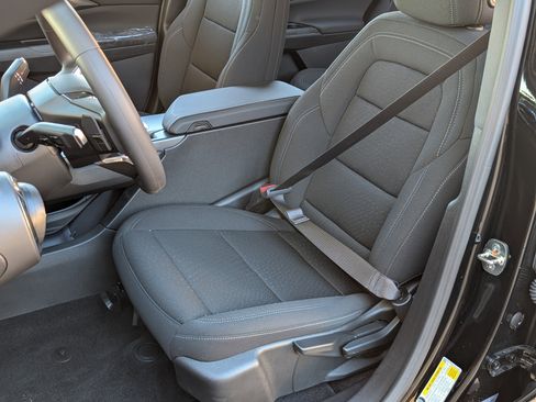 Used 2025 Chevrolet Equinox EV LT image 16