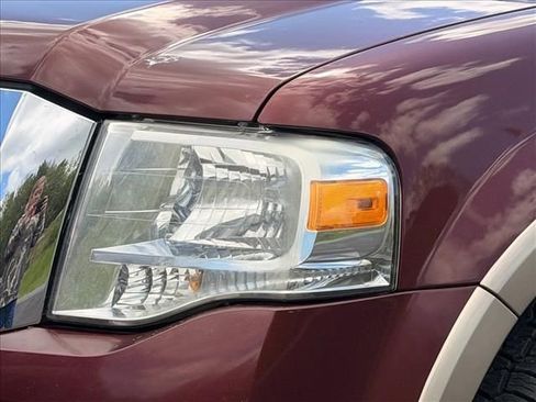 Used 2012 Ford Expedition XLT AWD/4WD image 25