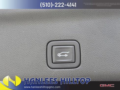 Used 2024 GMC Yukon SLT AWD/4WD image 11