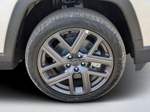New 2026 Jeep Compass Latitude w/ Sun and Sound Group AWD/4WD image 9