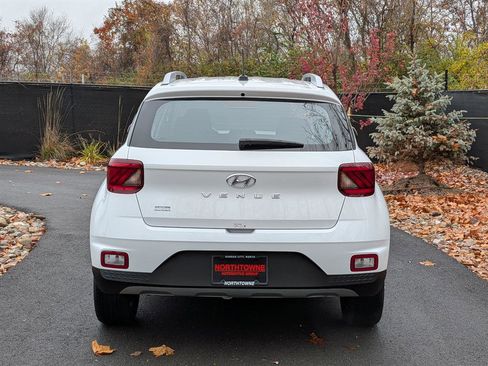 Certified 2024 Hyundai Venue SEL image 4