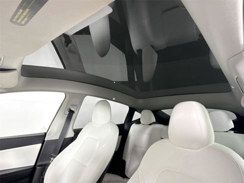 Used 2022 Tesla Model Y Performance AWD/4WD image 6