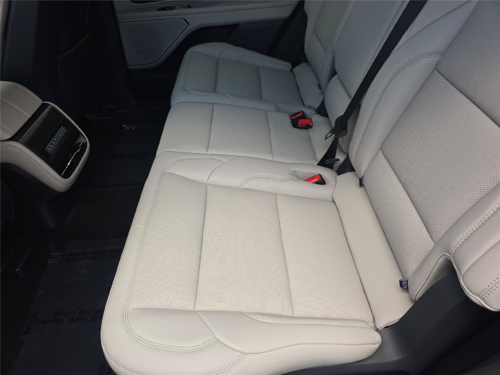 New 2026 Lincoln Nautilus Premier AWD/4WD image 12