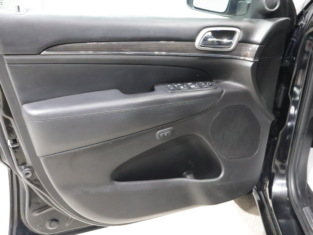 Used 2018 Jeep Grand Cherokee Overland AWD/4WD image 12