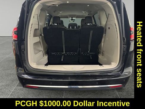 Used 2024 Chrysler Pacifica Touring-L image 13