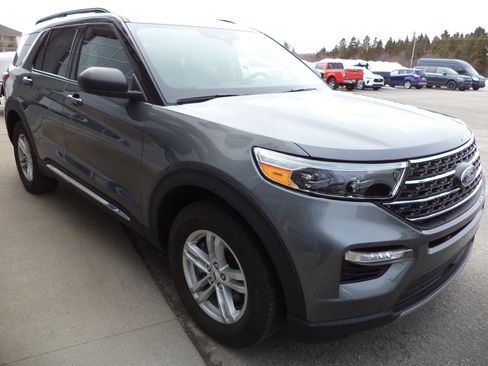 Used 2023 Ford Explorer XLT w/ Equipment Group 202A AWD/4WD image 9