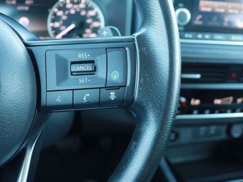 Used 2024 Nissan Rogue SV image 18