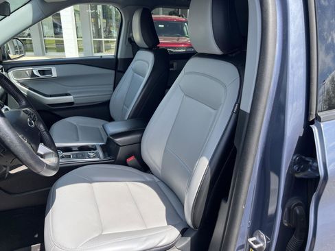 Certified 2021 Ford Explorer XLT w/ Equipment Group 202A image 9