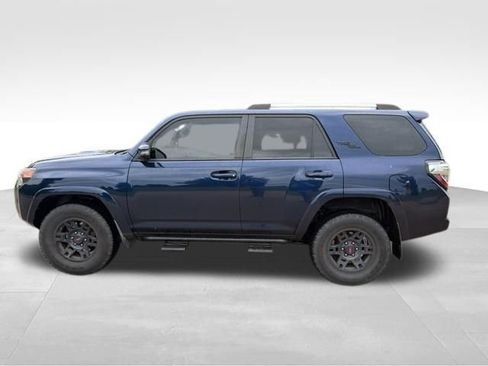 Used 2018 Toyota 4Runner TRD Off-Road Premium AWD/4WD image 8