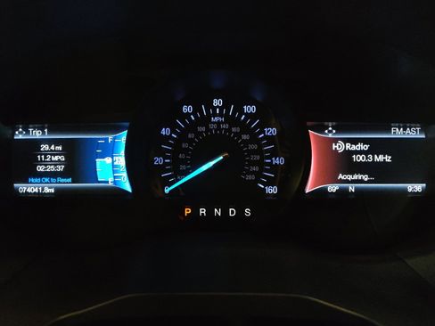 Used 2018 Ford Edge Titanium w/ Ford Safe & Smart Package FWD image 23