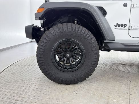 Used 2025 Jeep Wrangler Unlimited Sport AWD/4WD image 11