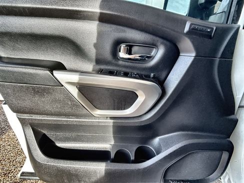 Used 2018 Nissan Titan PRO-4X w/ Pro-4x Convenience Package image 20