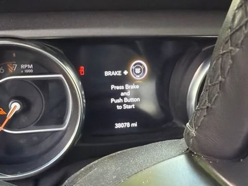 Used 2021 Jeep Gladiator Sport AWD/4WD image 3