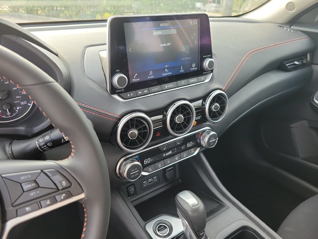 Certified 2025 Nissan Sentra SR FWD image 24