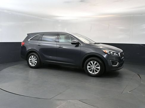 Used 2017 Kia Sorento FWD w/ LX Convenience Package image 7