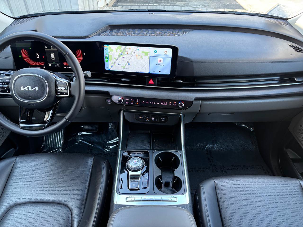 Used 2025 Kia Carnival EX FWD image 17