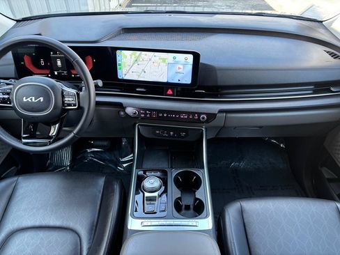 Used 2025 Kia Carnival EX FWD image 17