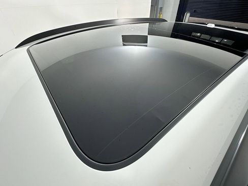 Certified 2026 Porsche Macan image 14