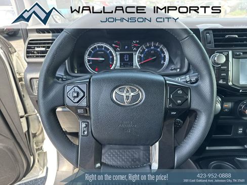 Used 2018 Toyota 4Runner TRD Off-Road Premium AWD/4WD image 28