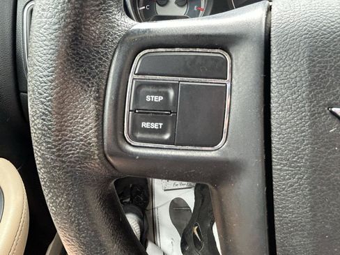 Used 2013 Chrysler 200 LX FWD image 18