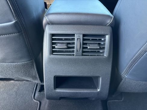 Used 2025 Mitsubishi Outlander SE FWD image 24