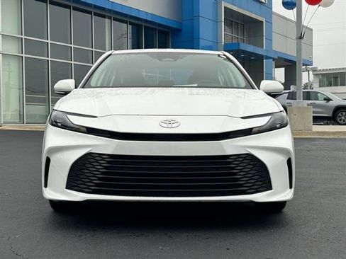 Used 2025 Toyota Camry LE image 2