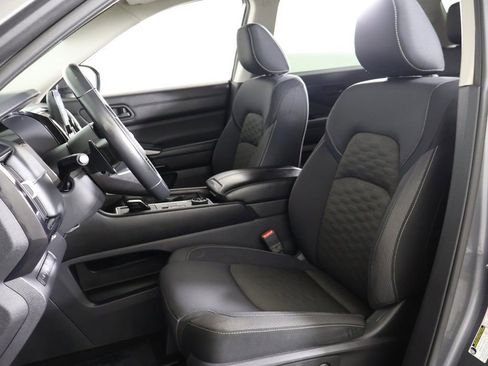 Used 2023 Nissan Pathfinder SV image 28