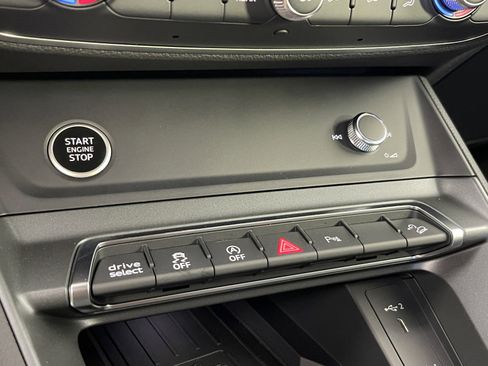 New 2025 Audi Q3 2.0T Premium image 32