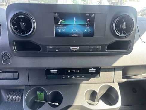 Used 2023 Mercedes-Benz Sprinter 2500 image 11