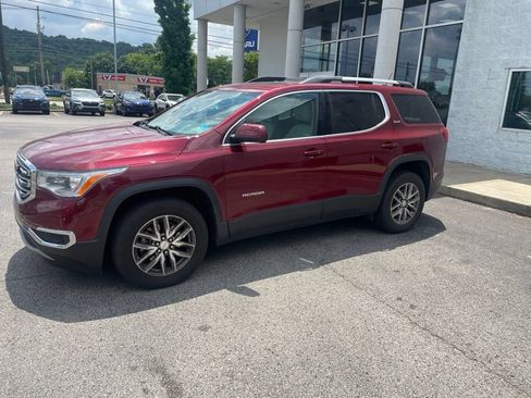 Used 2018 GMC Acadia SLE w/ Driver Alert Package I FWD image 4
