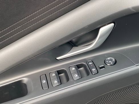 New 2026 Hyundai Elantra SE FWD image 22