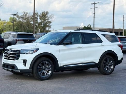Certified 2025 Ford Explorer Active w/ Active Comfort Package AWD/4WD image 40