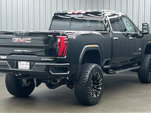 Used 2025 GMC Sierra 3500 Denali w/ Denali Reserve Package image 5