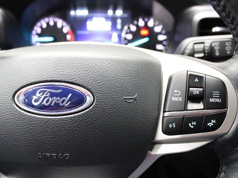 Used 2022 Ford Explorer XLT image 27