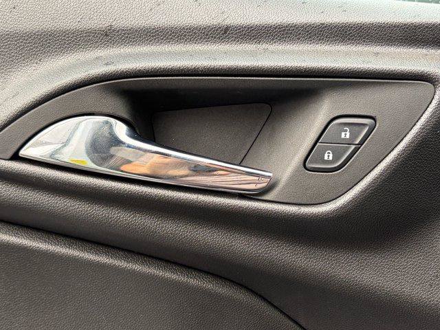 Used 2025 Chevrolet Trax RS w/ Sunroof Package FWD image 8