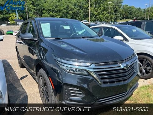 Used 2023 Chevrolet Equinox LS w/ LS Convenience Package AWD/4WD image 2