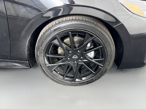 Used 2025 Nissan Sentra SR w/ Midnight Edition FWD image 32