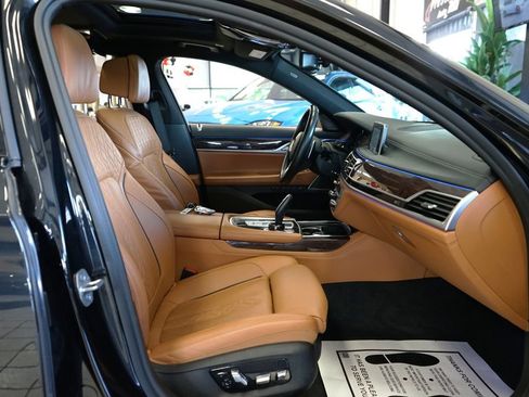 Used 2022 BMW 750i xDrive w/ Executive Package AWD/4WD image 55