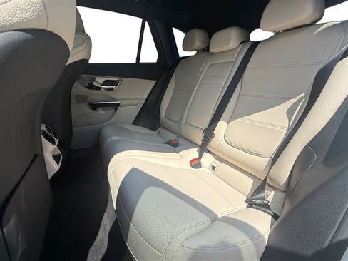 Used 2025 Mercedes-Benz GLC 300 4MATIC image 16