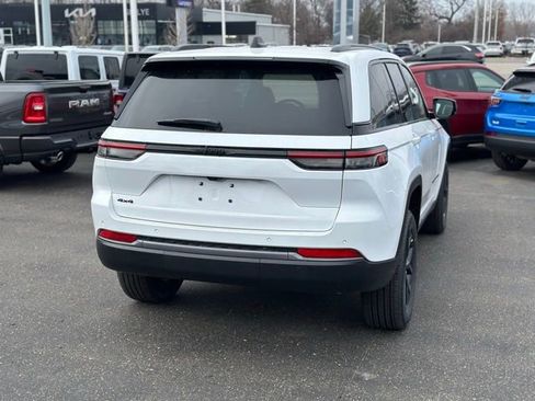 New 2026 Jeep Grand Cherokee Altitude image 8