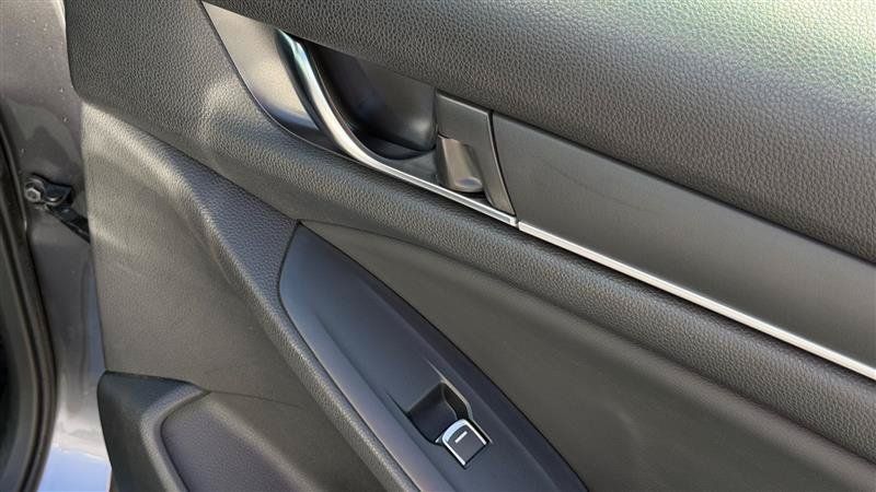 Used 2018 Honda Accord EX image 39