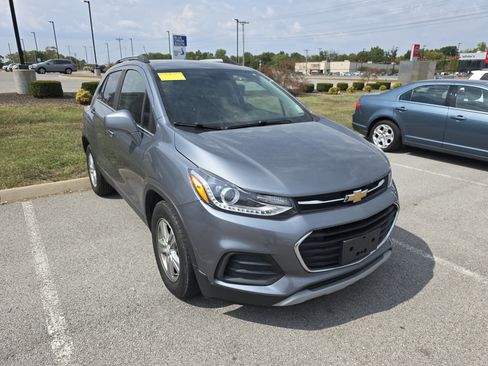Used 2019 Chevrolet Trax LT w/ LT Convenience Package image 1