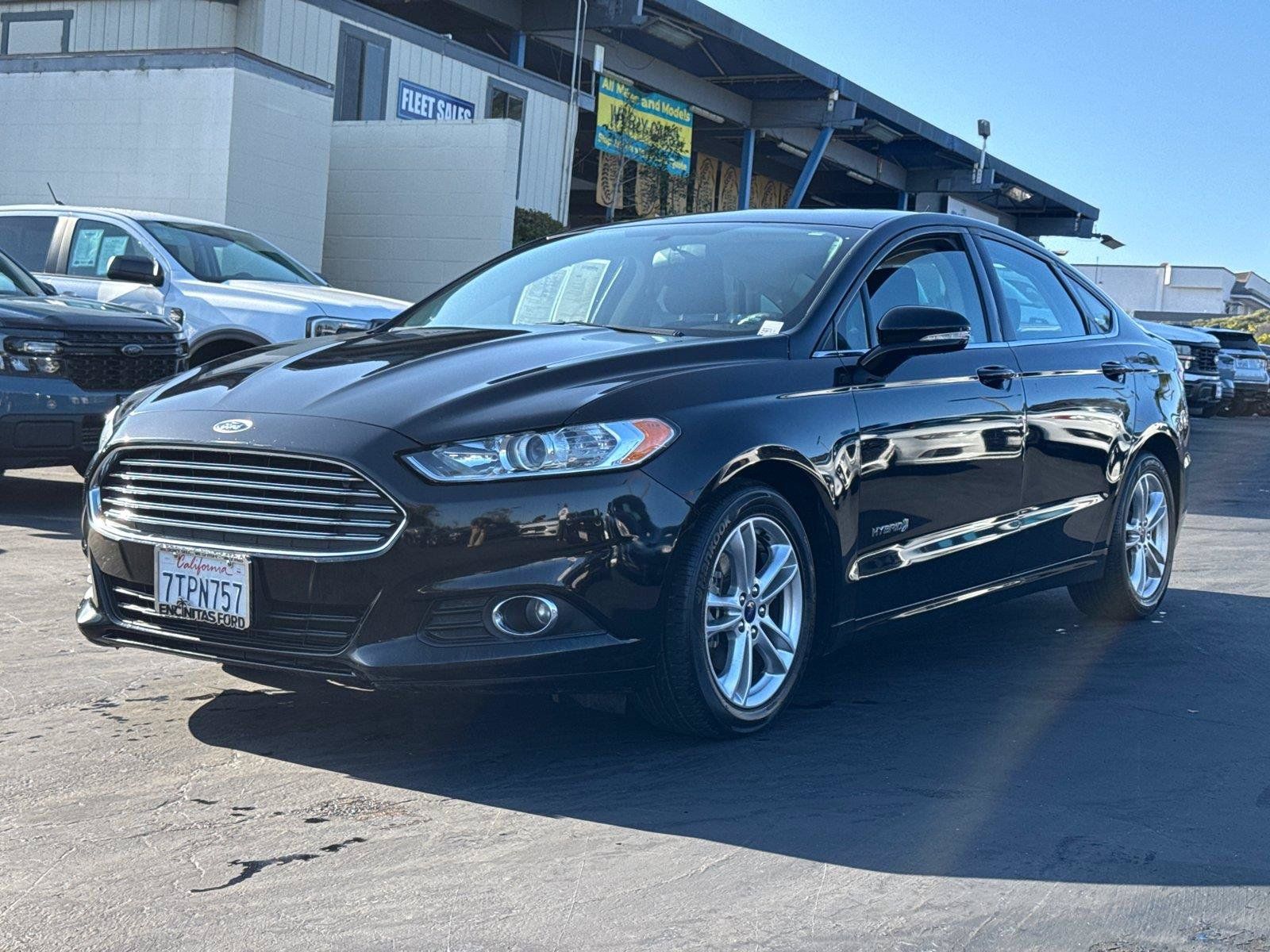 Used 2016 Ford Fusion SE FWD image 4
