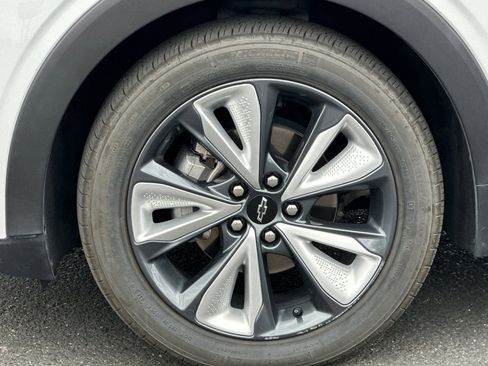 Used 2022 Chevrolet Bolt EUV LT w/ Convenience Package image 42