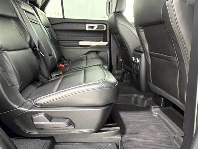 Used 2021 Ford Explorer XLT w/ Equipment Group 202A AWD/4WD image 25