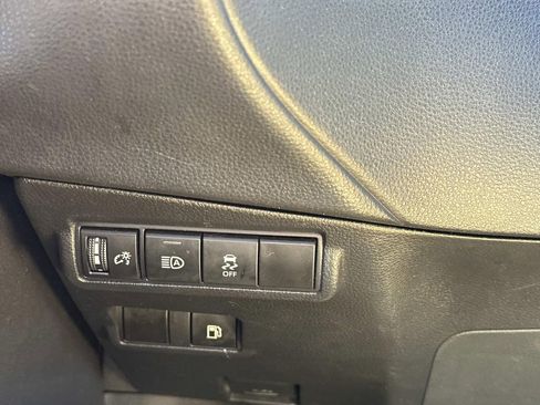 Used 2025 Toyota Corolla Cross AWD Hybrid image 26